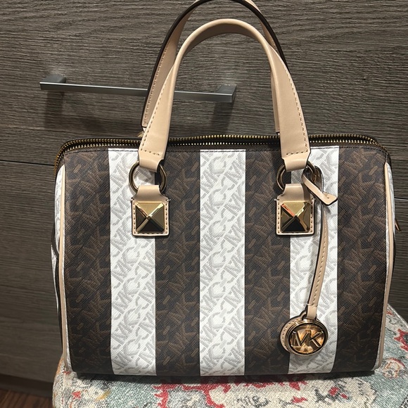 Michael Kors Grayson Logo White/Brown Satchel with Gold Accents - Picture 9 of 9